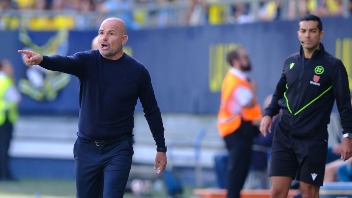 Paco López ha tocado fondo con el Cádiz en descenso.