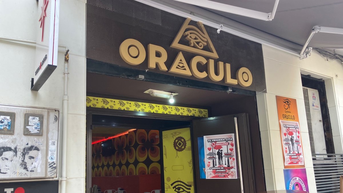 La cafetería Oráculo, en calle Eduardo Pérez, trata de sorprender a su clientela.