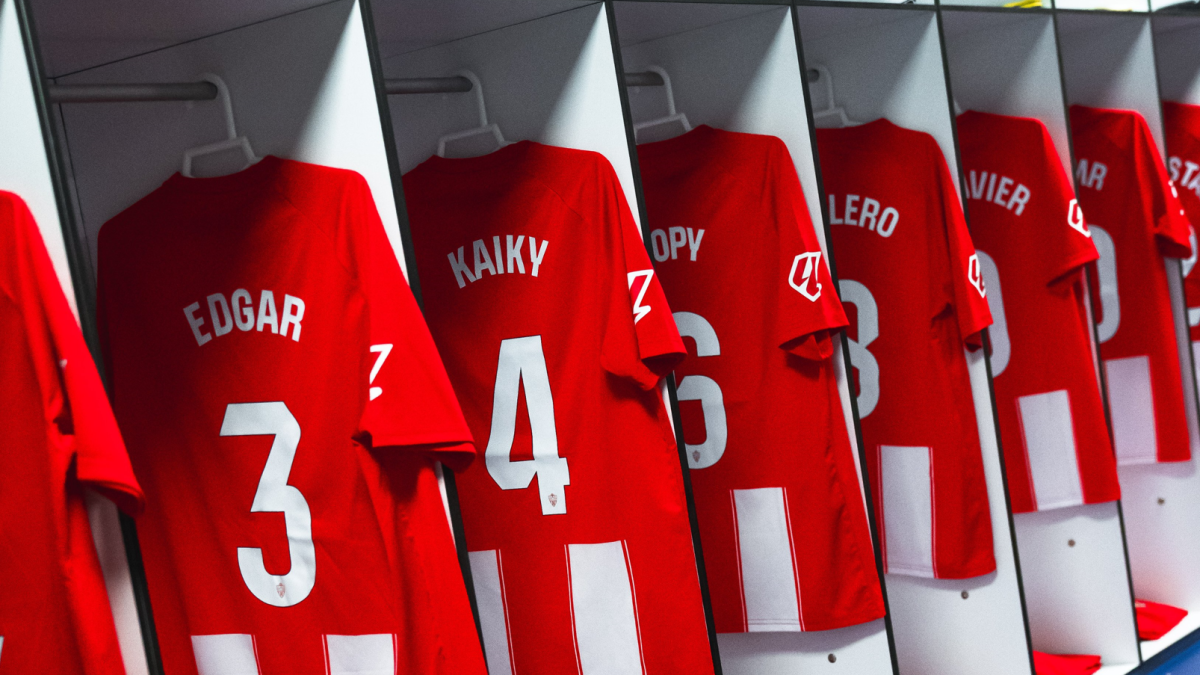 Las camisetas del Almería dice su entrenador que esperan dueño.