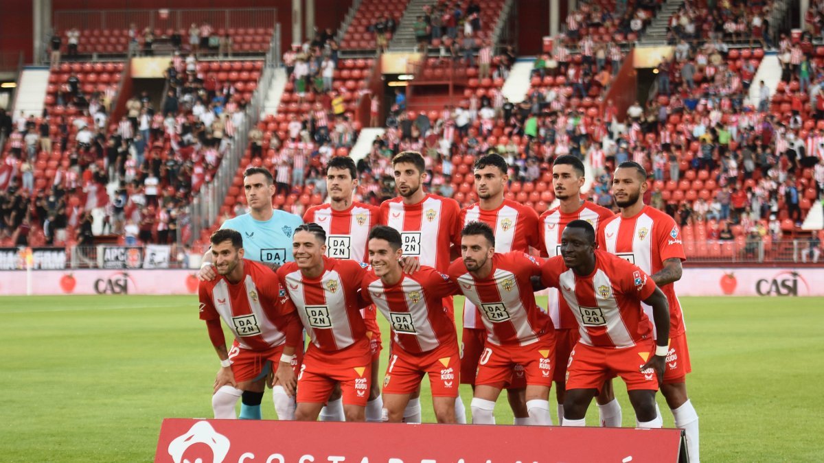 El míster catalán del Almería tiene despierta a toda la plantilla.