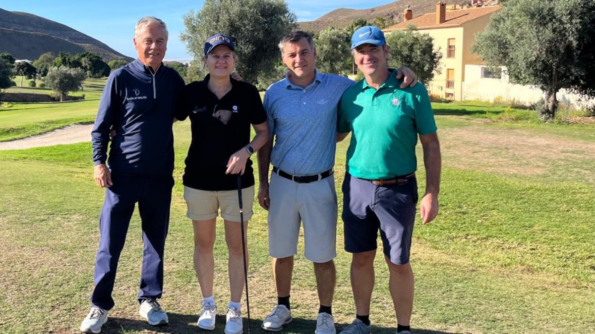 Los sobrinos de Mendoza, Begoña y Manuel Martín, también quisieron participar en el evento.