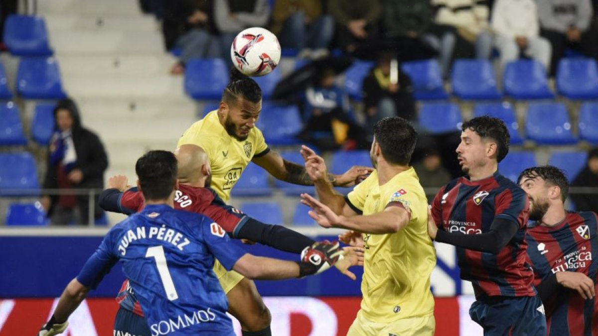 Luis Suárez en el Huesca-Almería.