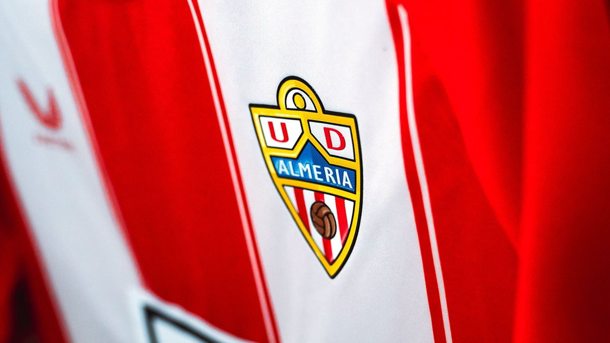 La camiseta del Almería es un gran expositor para las empresas.