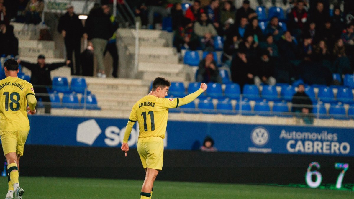 Arribas celebra su gol en El Alcoraz al Huesca.