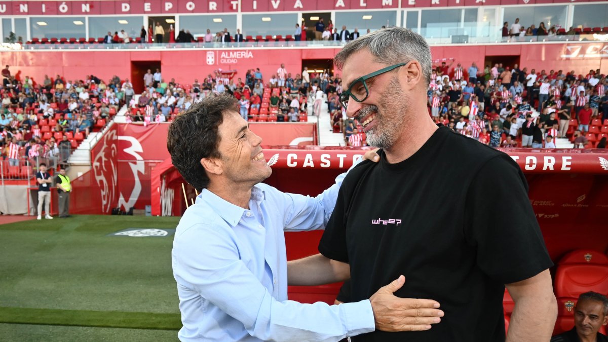 Jon Pérez Bolo en su visita al Mediterráneo saludando a Rubi.