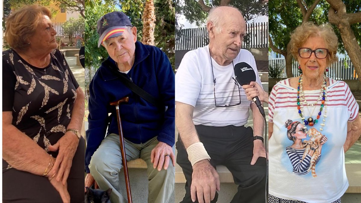 De izquierda a derecha, Margarita, Antonio Barroso, Antonio Carreño y Charo, de la residencia El Zapillo, en Almería.