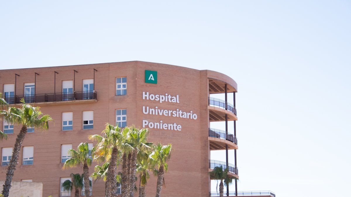 El Hospital Universitario de Poniente sigue en el epicentro informativo.