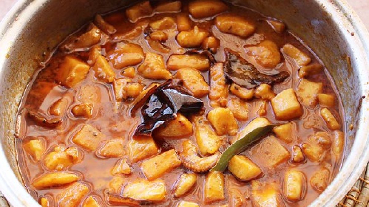 Imagen de archivo de jibia en salsa.