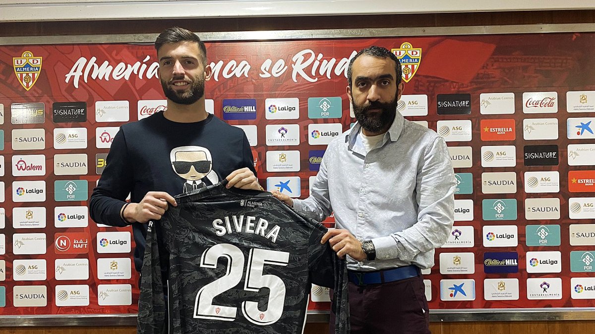 El día de la presentación del portero campeón de Europa con la sub19 y con la sub21.