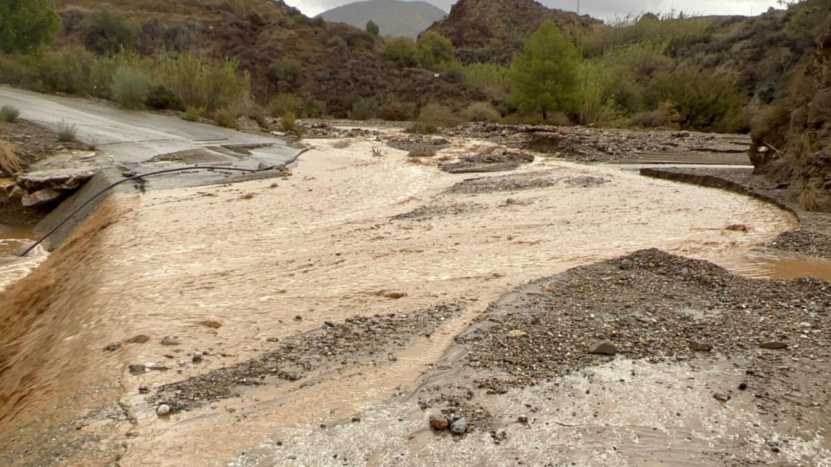 Una de las muchas imágenes que ha dejado el temporal en Almería.