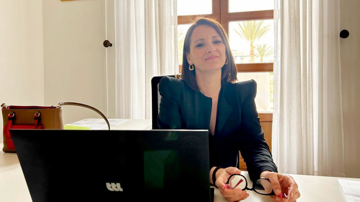 María del Mar Alfonso, alcaldesa de Albox, en su despacho en el ayuntamiento.