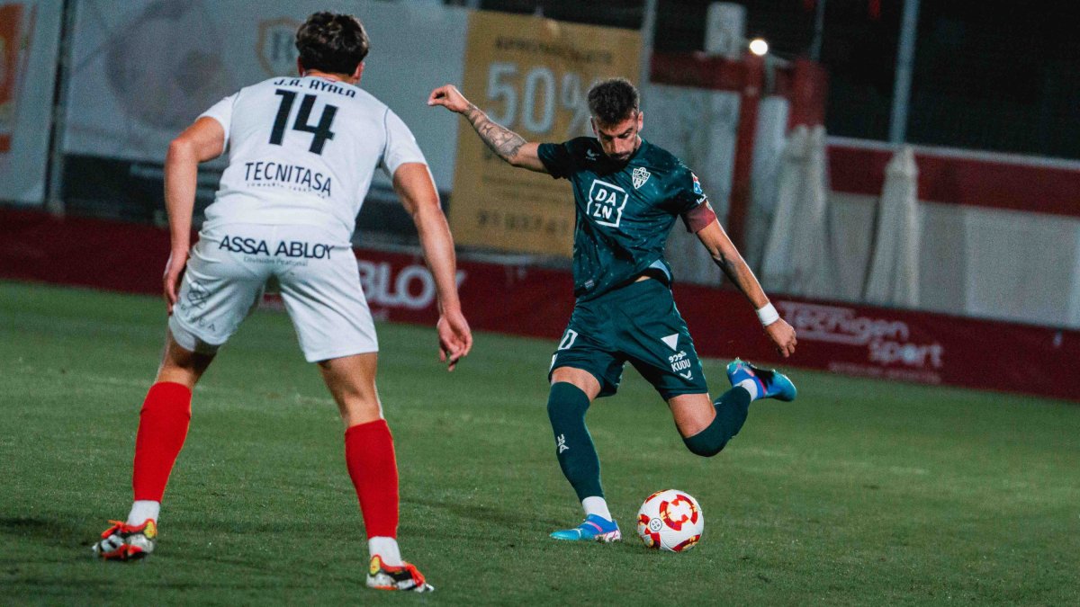 Álex Centelles marcó en Huesca y en San Sebastián de los Reyes fue de los más destacados del equipo.