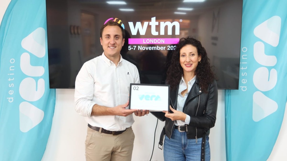 El alcalde y la teniente de alcalde de Vera.