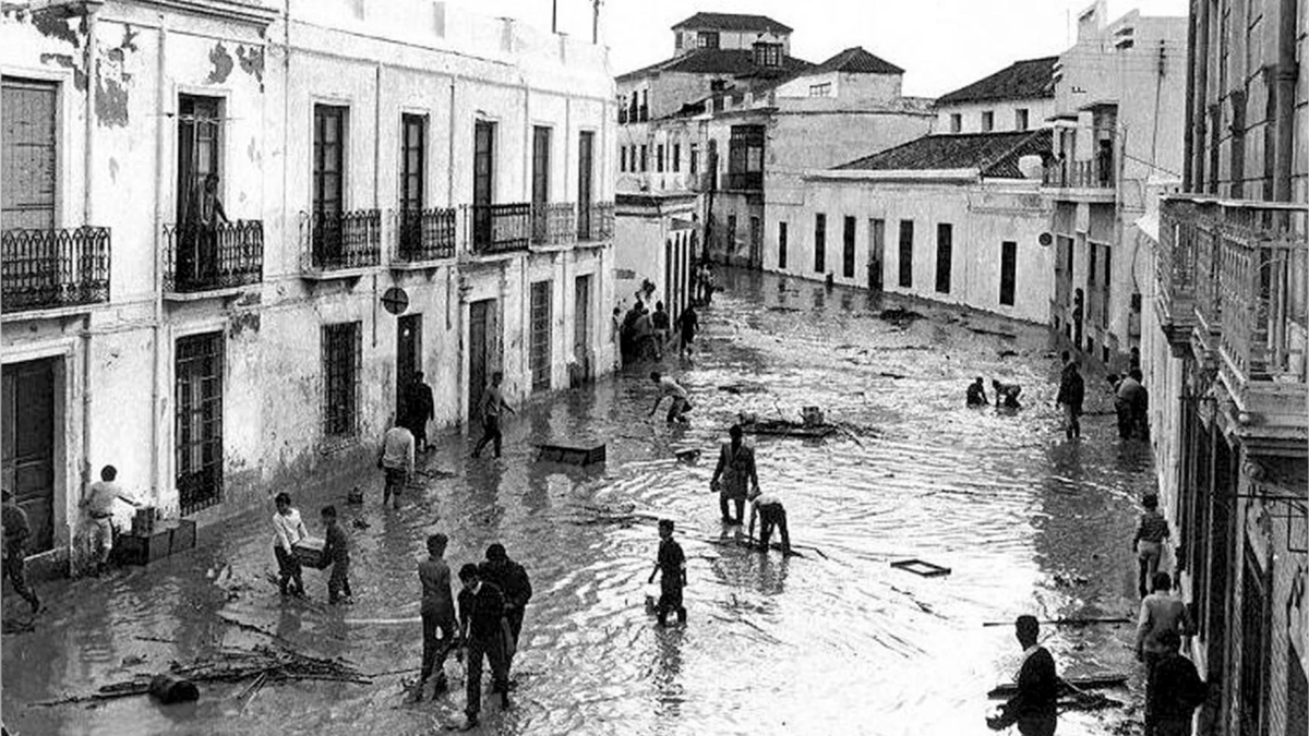Adra, centro urbano, tras las inundaciones de octubre de 1973.