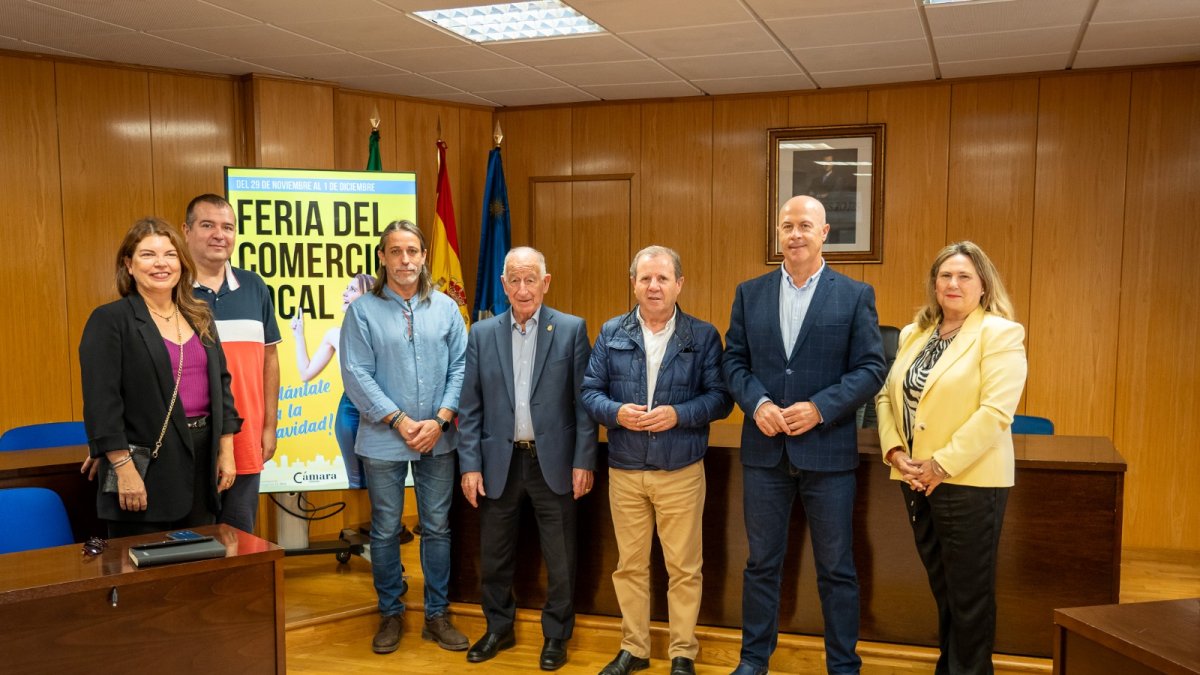 Presentan la Feria del Comercio de Roquetas de Mar.