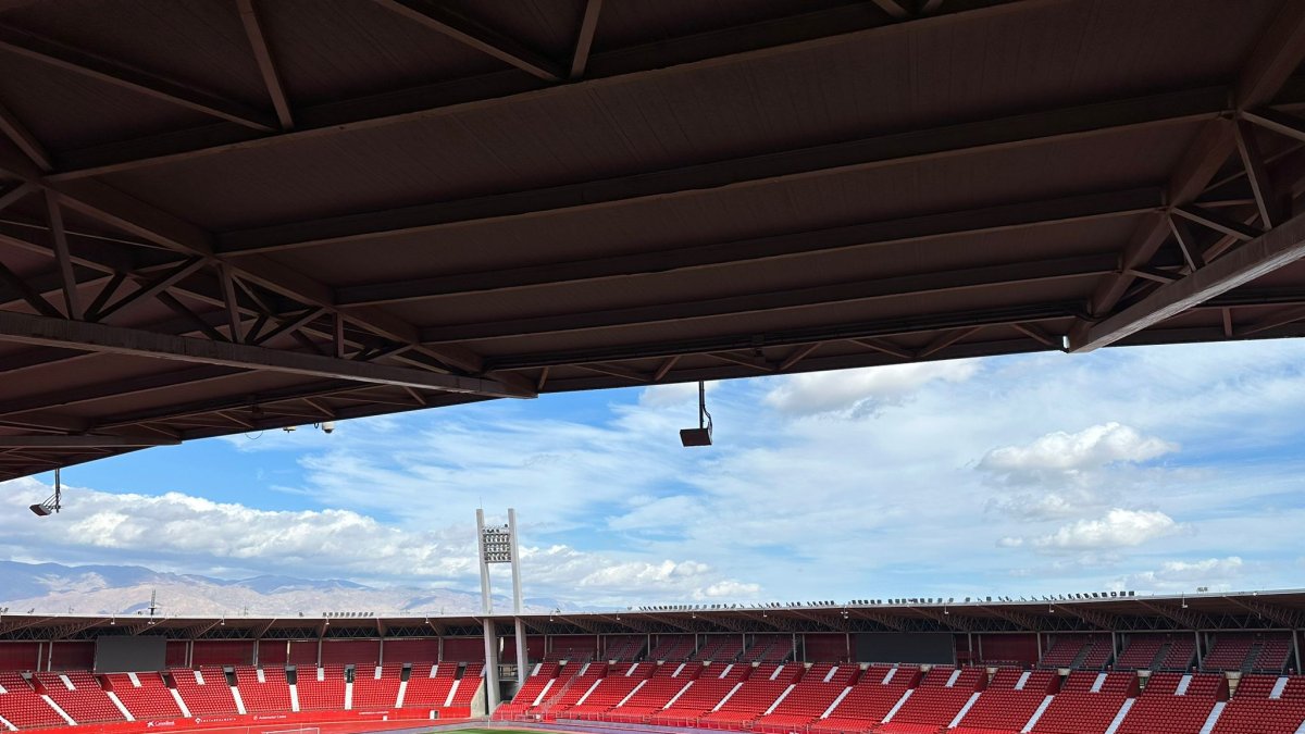 El Estadio de los Juegos Mediterráneos con el espectacular césped de invierno.