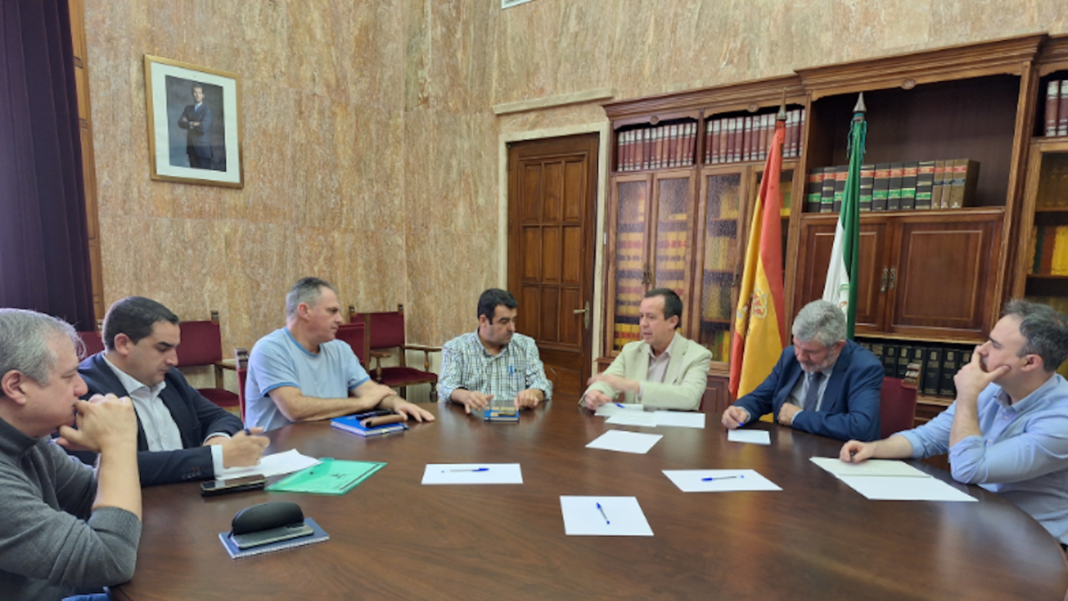 Martín ha participado en un encuentro con ASAJA, COAG y UPA quienes han trasladado los daños registrados