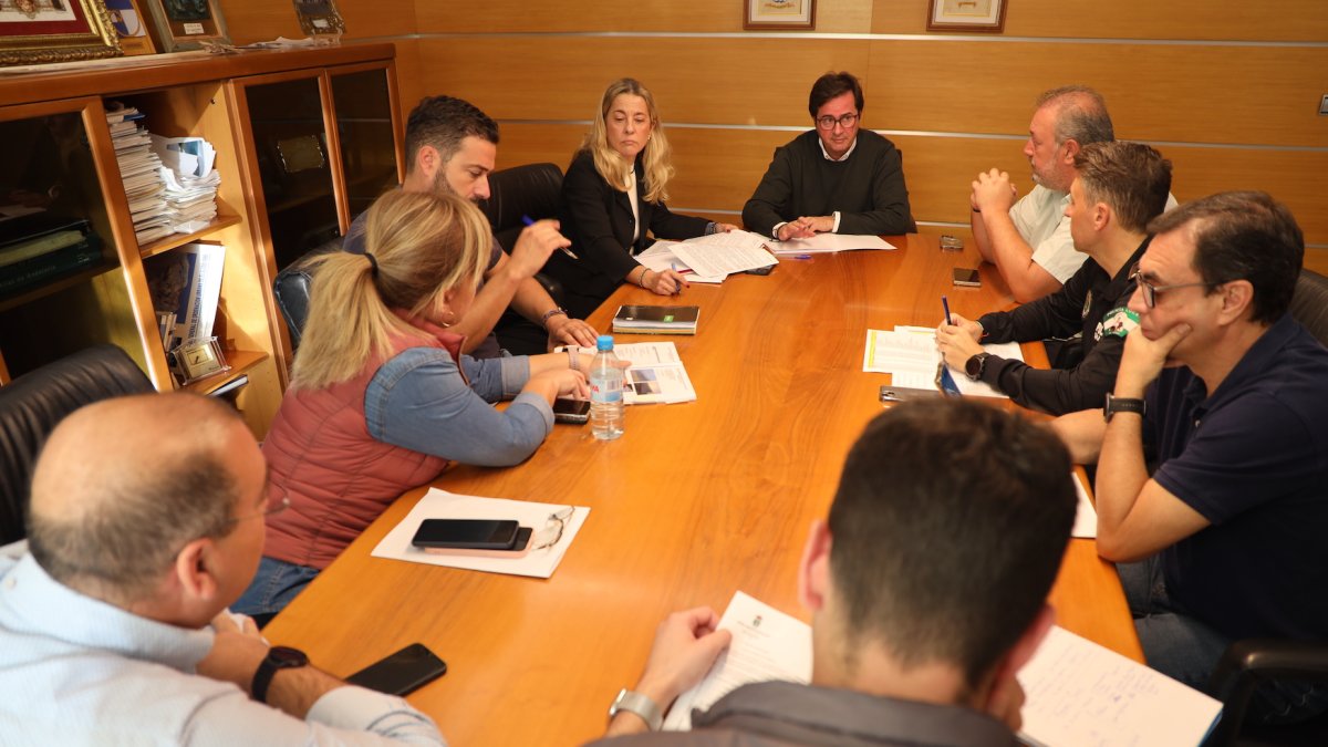 El alcalde, áreas municipales, servicios jurídicos y Policía Local han mantenido una nueva reunión “para seguir con la cuantificación riguros