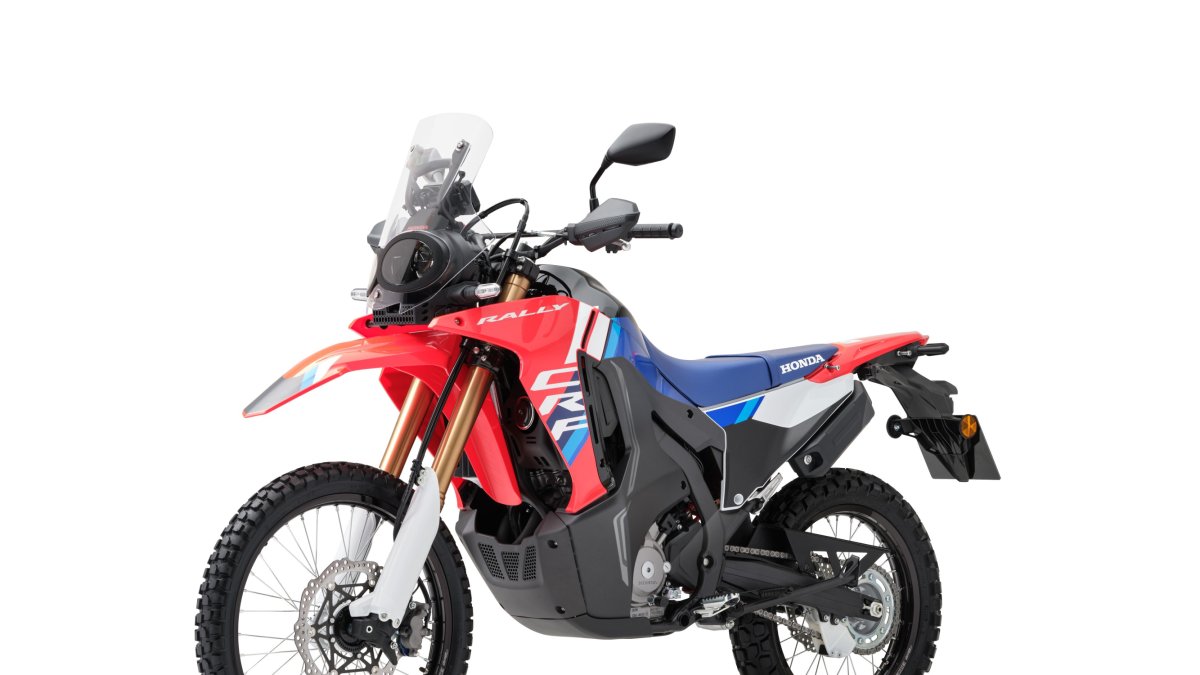 La CRF300 RALLY está diseñada para cubrir largas distancias y su estilo así lo refleja.