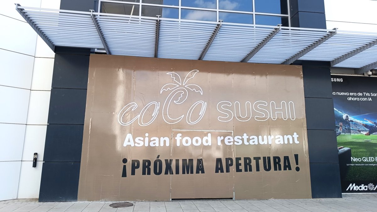 Imagen del cartel de la próxima apertura en el Centro Comercial Torrecárdenas.