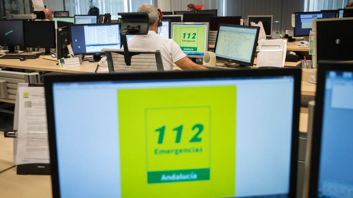 Una de las salas de coordinación de Emergencias 112 Andalucía.