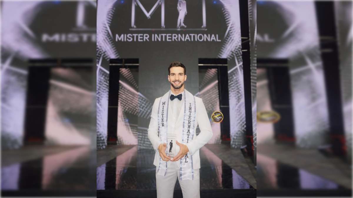 Fran Zafra tras recibir la banda que lo distingue como Mister Internacional.