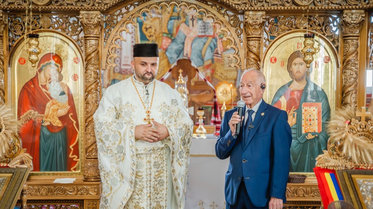 El alcalde de Roquetas entregó un libro sobre la historia de Roquetas de Mar