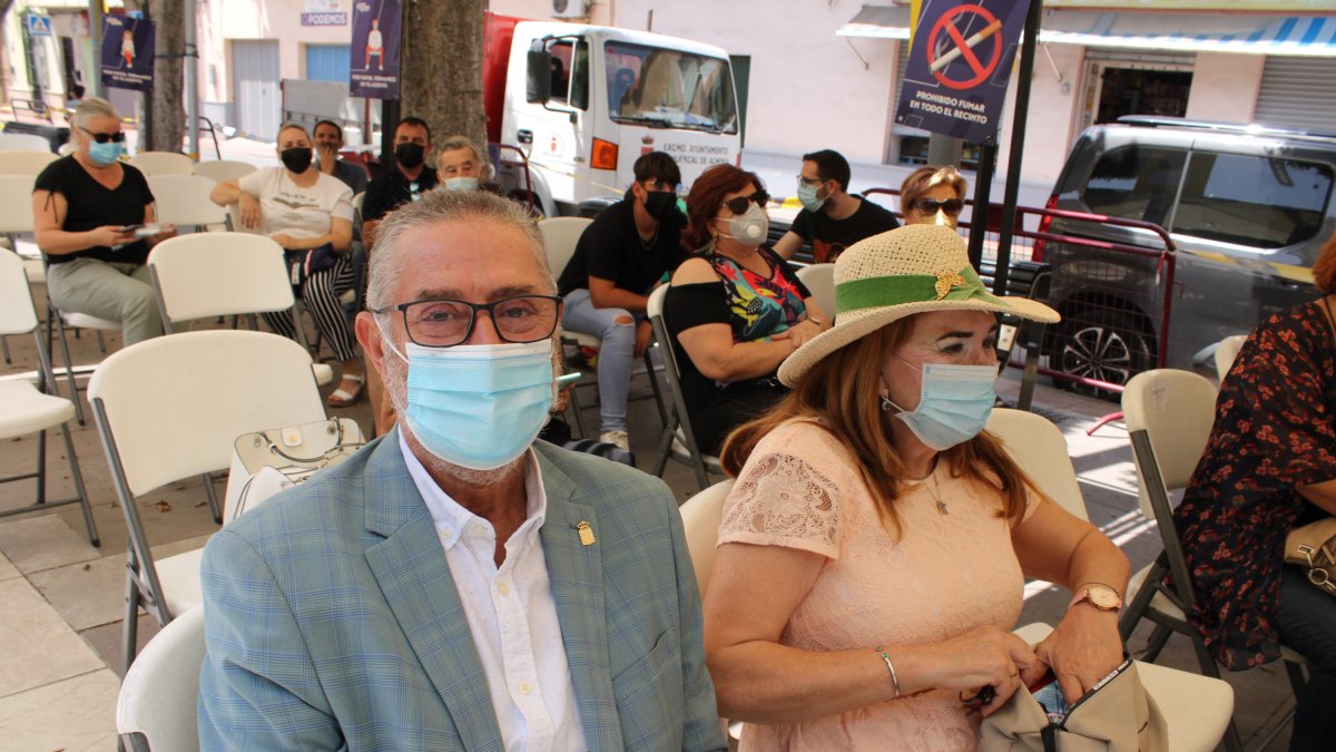 El exalcalde de Albox y la decana del Colegio de Graduados Sociales.