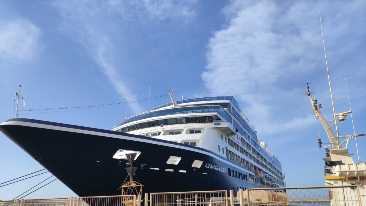 Atraca en Almería un crucero de lujo.