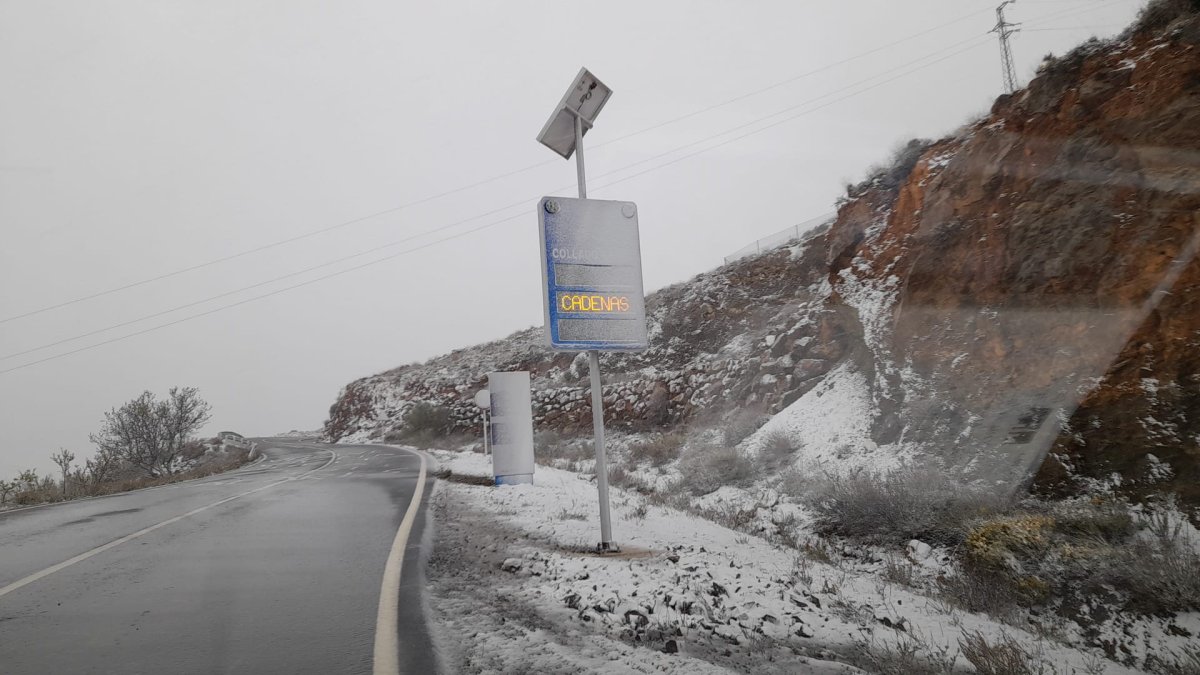 En algunas carreteras se requiere el uso de cadenas.