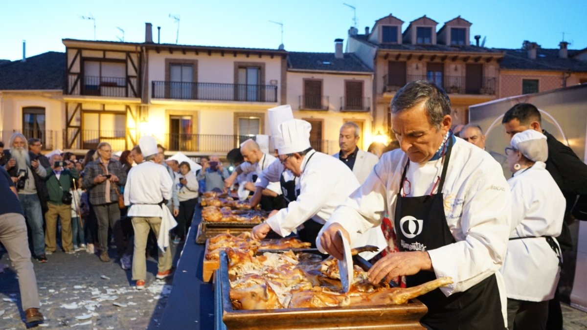 Imagen de archivo de un evento celebrado con comida tradicional segoviana.