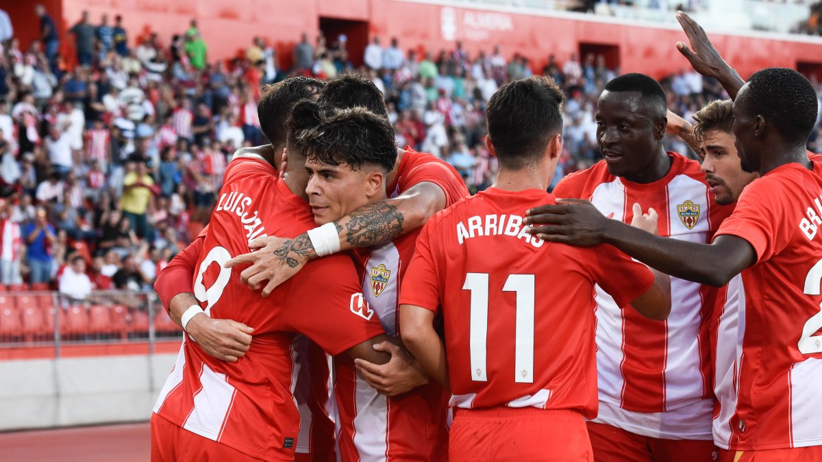 El Almería ya sí es un peligro para los equipos de arriba tras sumar diez puntos de doce.