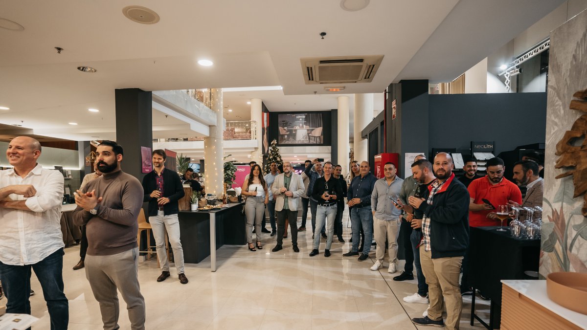 Cada tres ediciones, la reunión del club se celebra en un enclave diferente, en esta ocasión se realizó en las instalaciones de Muebles Mago.