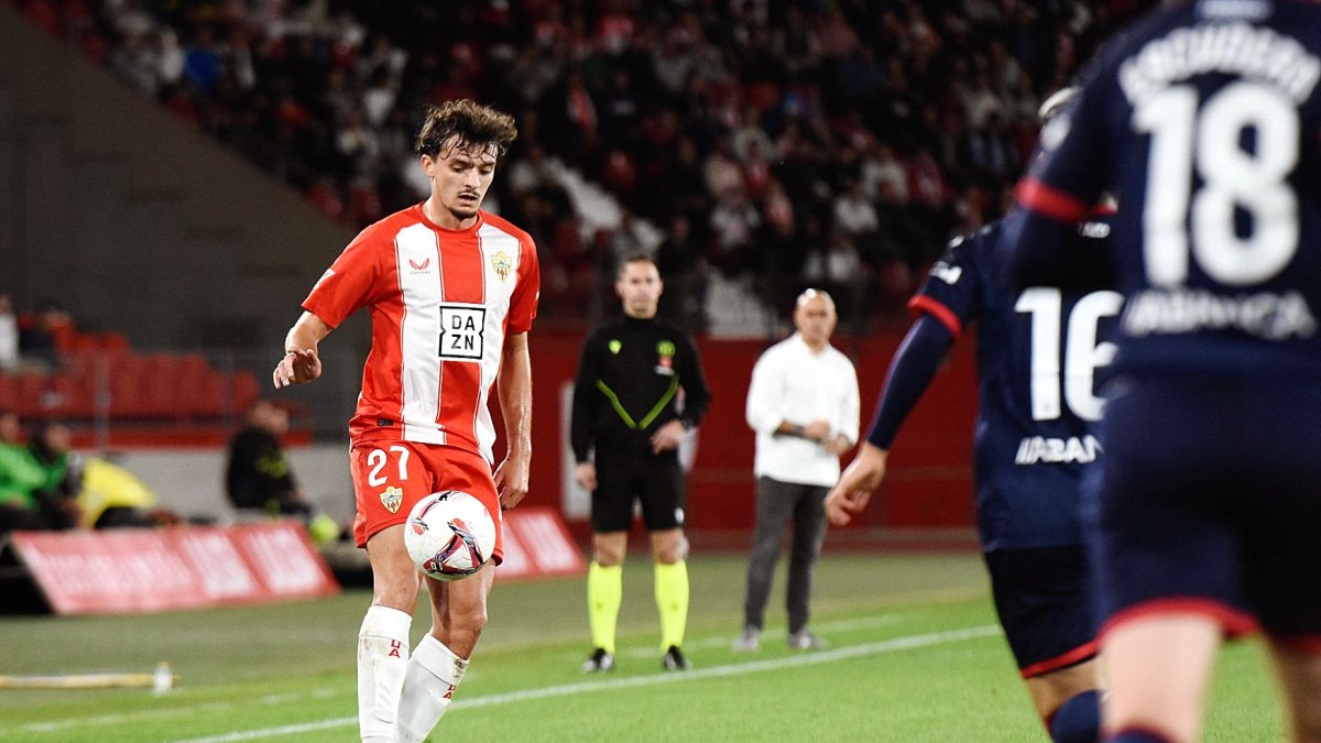 Gui Guedes se suma a un Almería con la flecha hacia arriba.