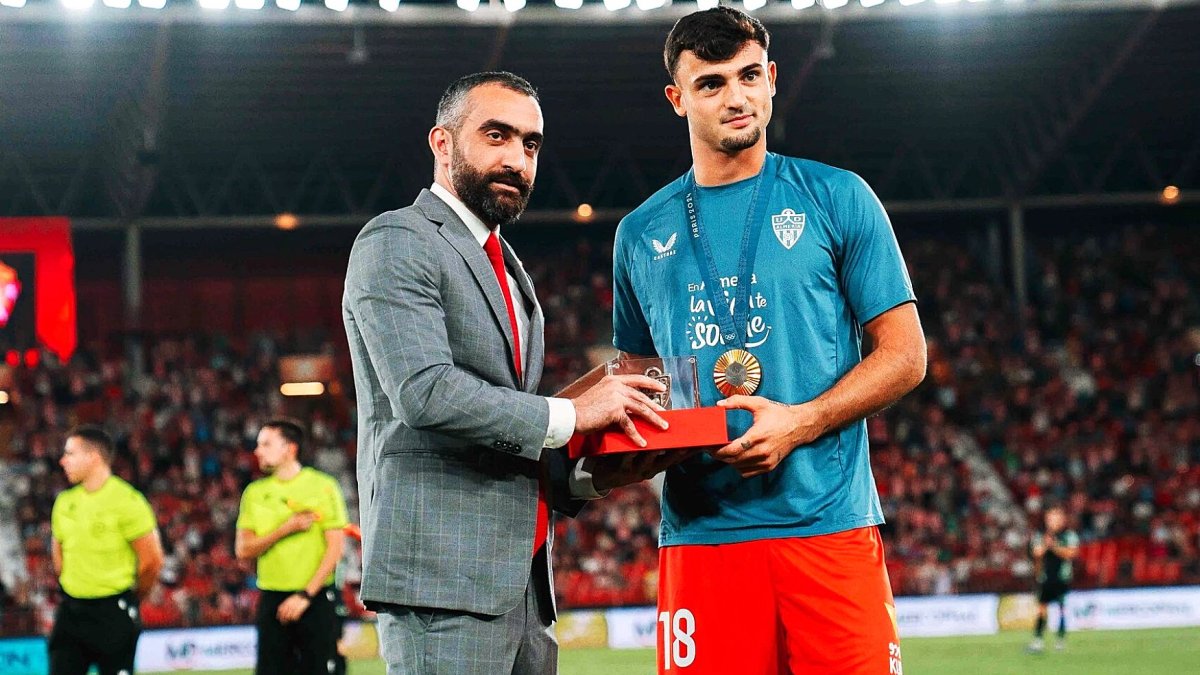 Mohamed El Assy premiando a todo un campeón olímpico.