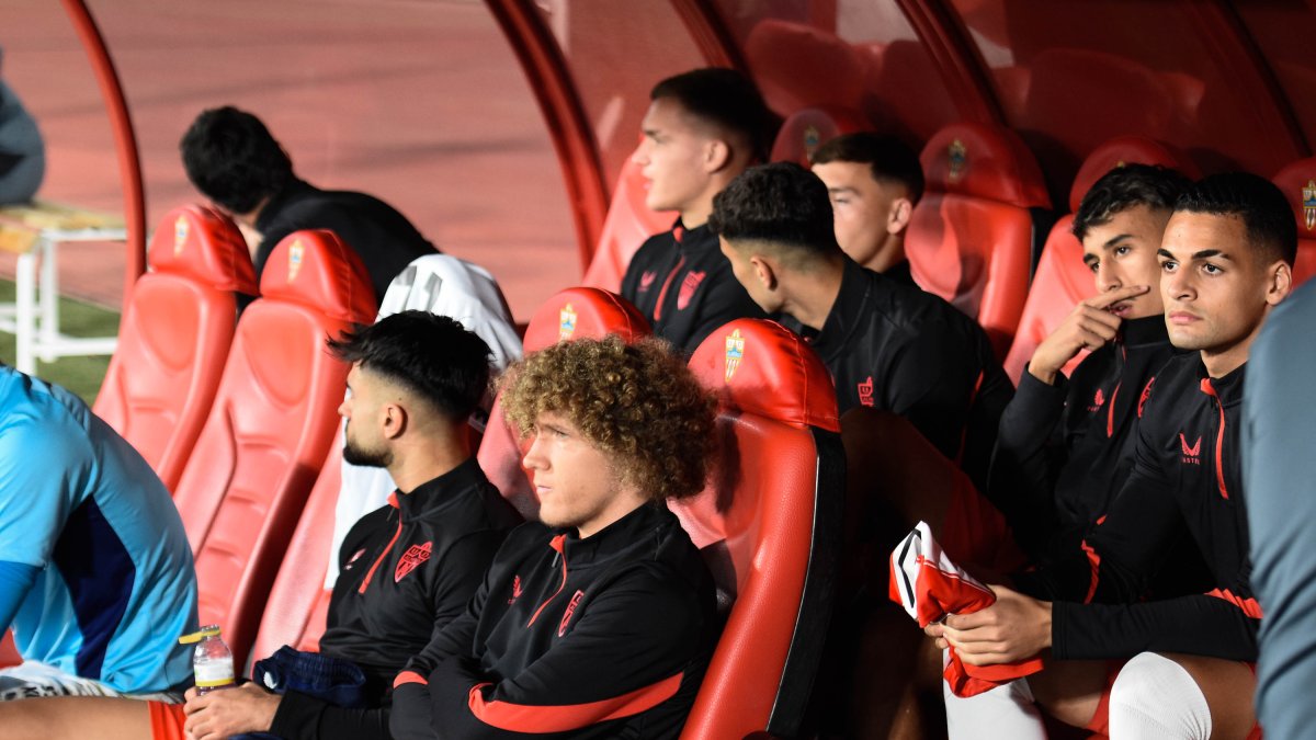 Todos serán importantes en el Almería con tantos partidos en pocas semanas.