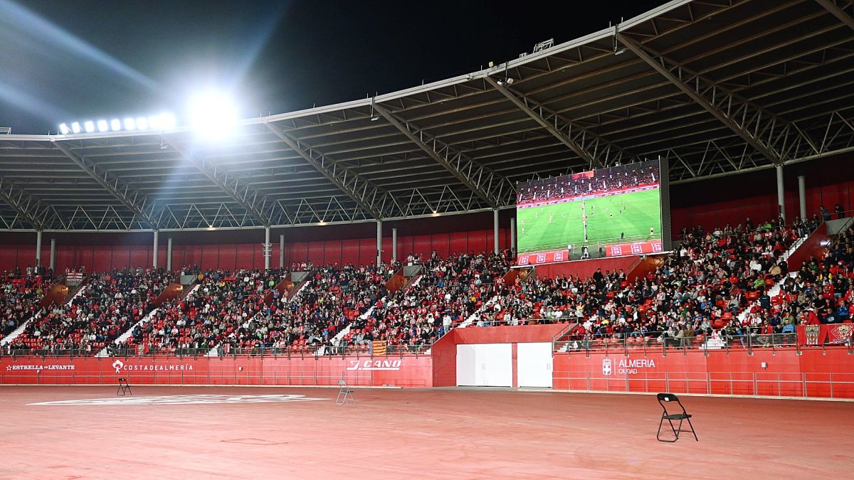 El eterno debate de los horarios entre la televisión y el estadio.