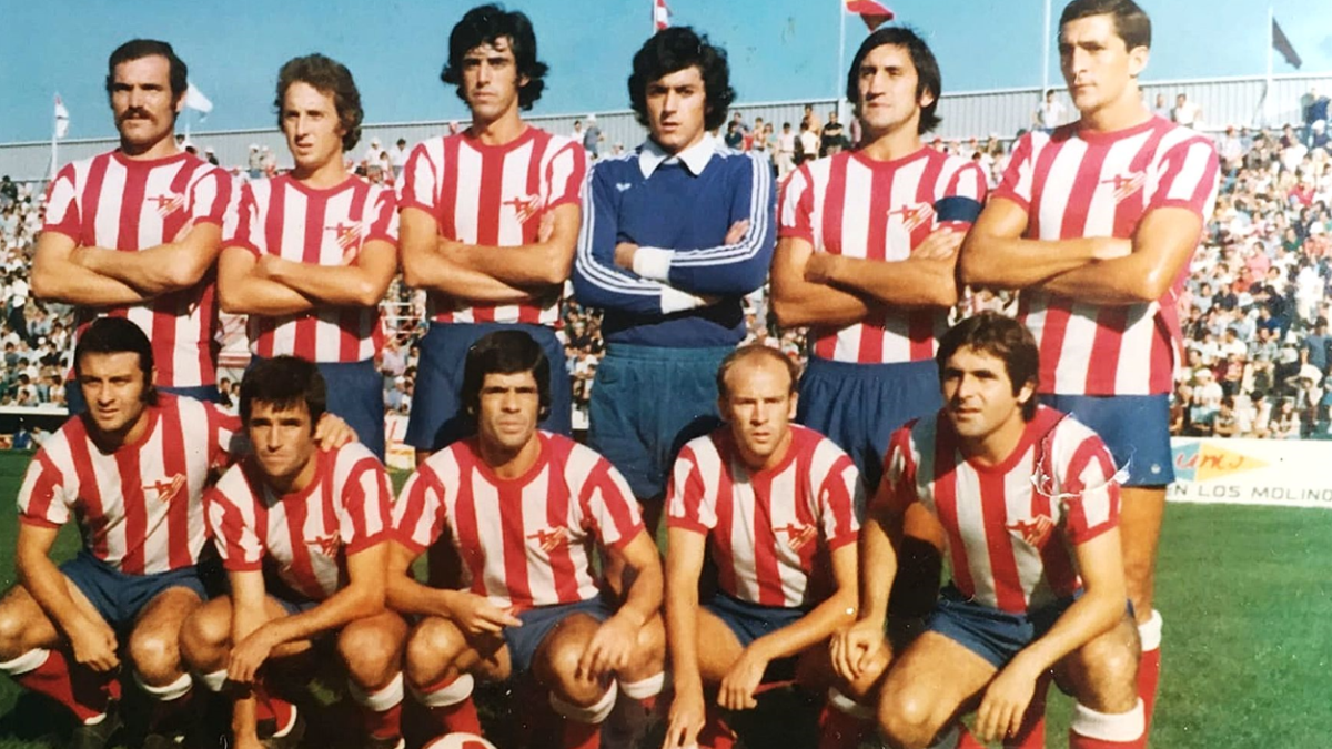 Tomás Mantecón con el brazalete de capitán en la temporada 1976-77.