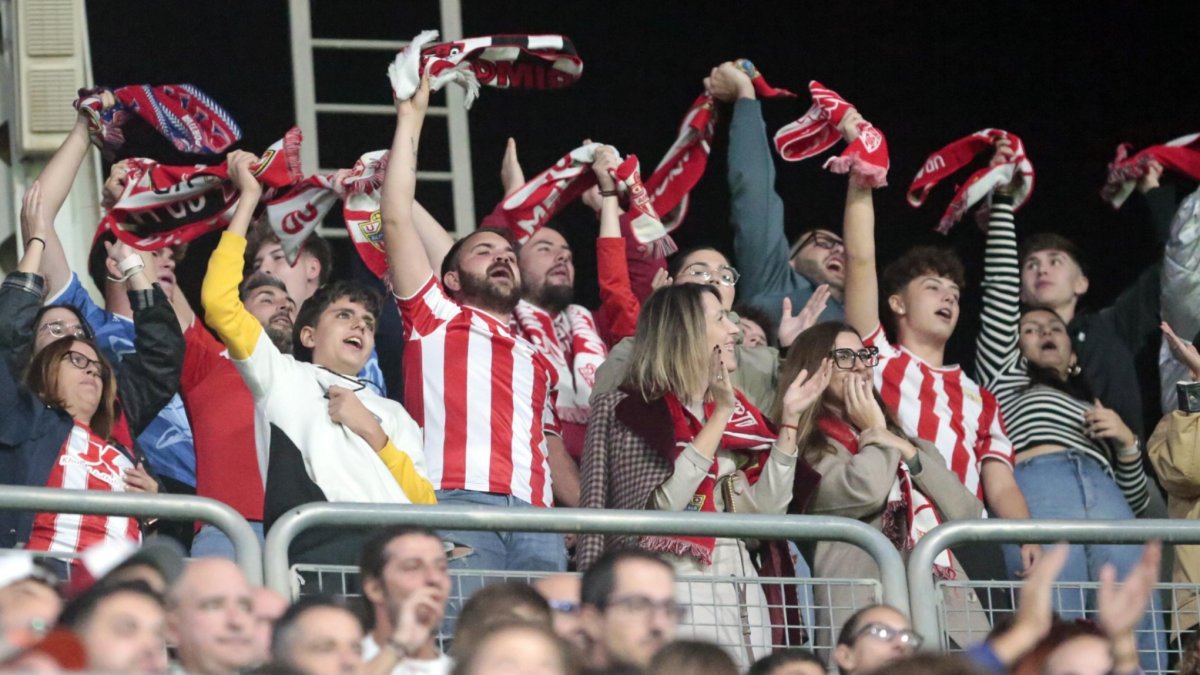 La afición espera una recta final de año ilusionante con el Almería metiéndose entre los seis primeros.