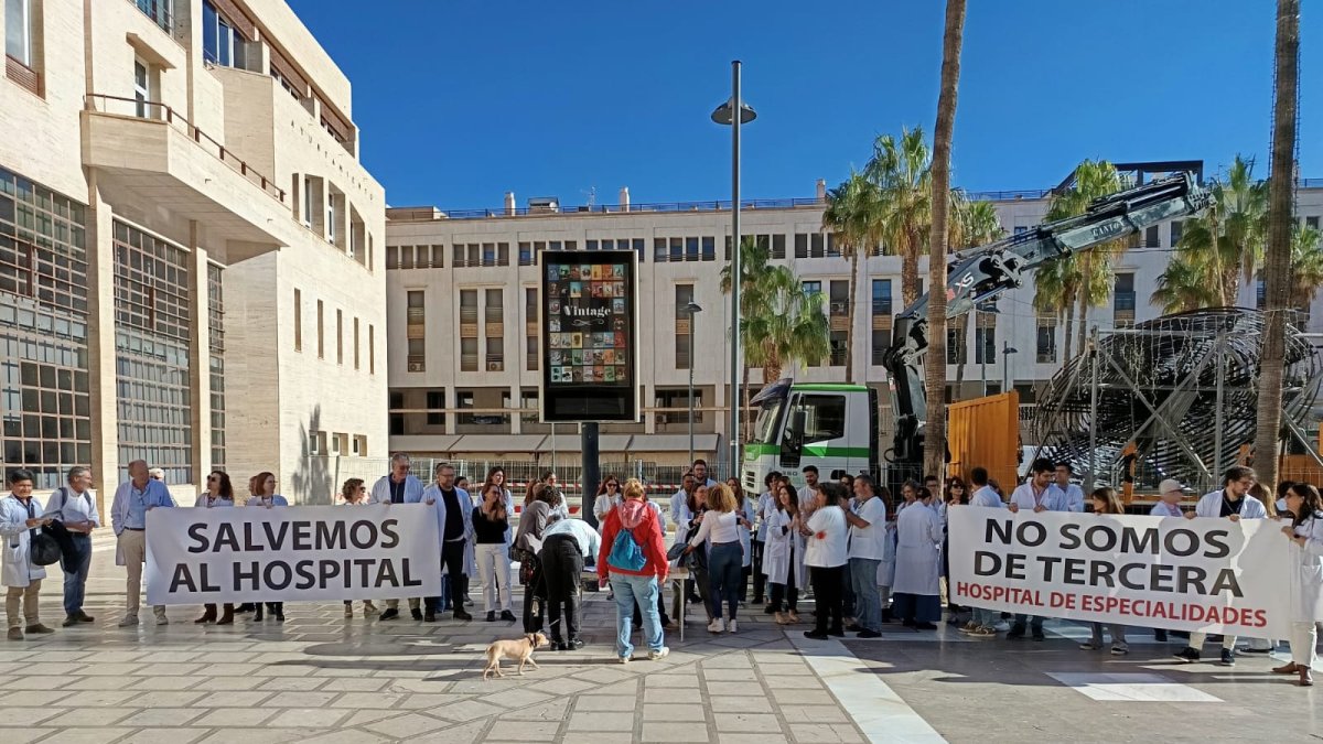 Concentración y recogida de firmas en la Plaza Mayor de El Ejido.