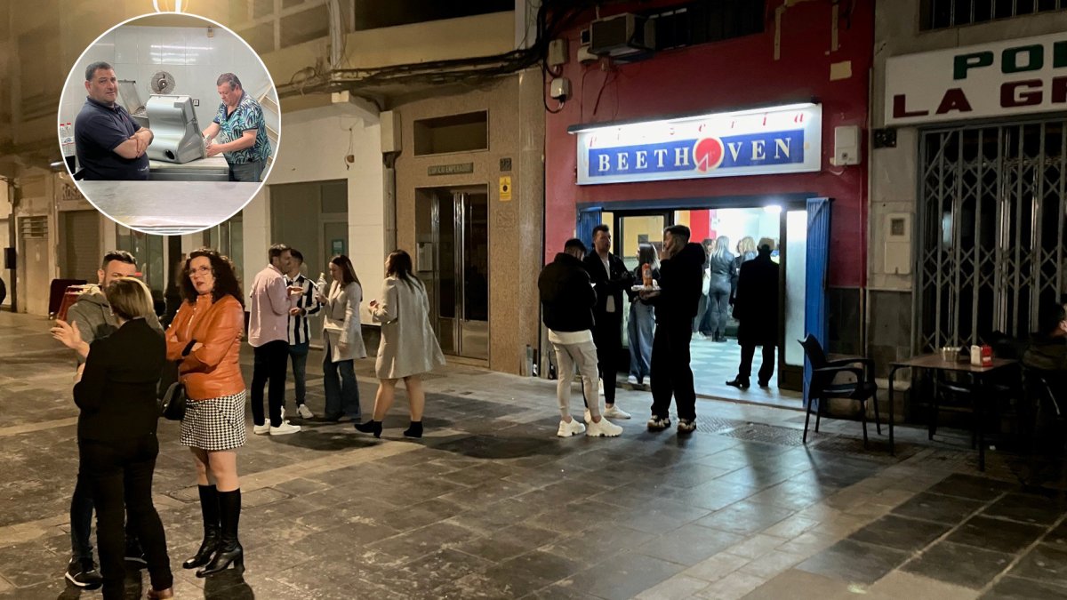 La Beethoven con su clientela noctámbula, atendida por Ramón y Basilio.