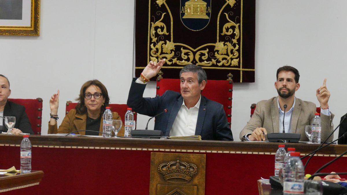 Ayuntamiento de Adra expresa su apoyo unánime al sector pesquero y agrícola.