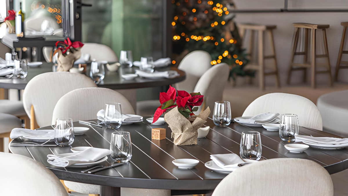 El restaurante Arcilla decorado por Navidad.