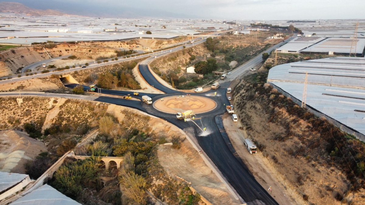 Nueva rotonda en servicio en Balanegra.