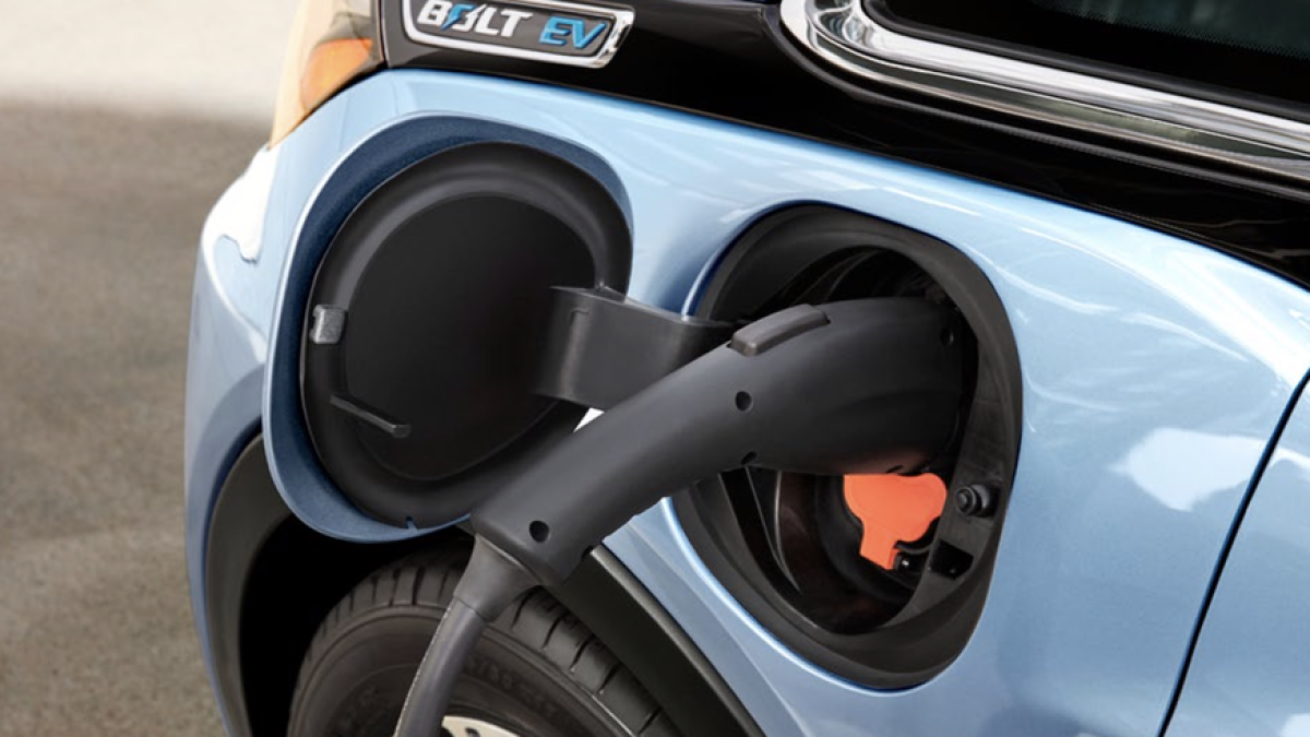 Uno de cada dos vehículos vendidos en el mes son vehículos alternativos, siendo los híbridos convencionales la opción más elegida por los compr