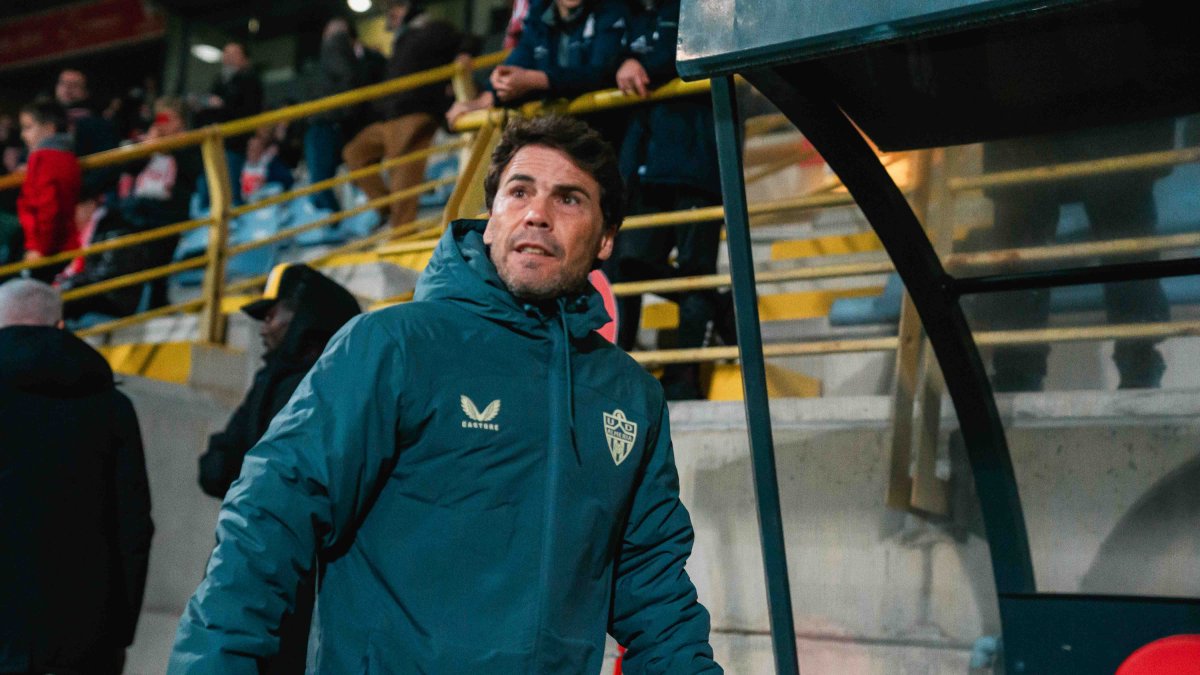 Rubi en el banquillo del Reino de León para vivir un partido eléctrico e igualado.