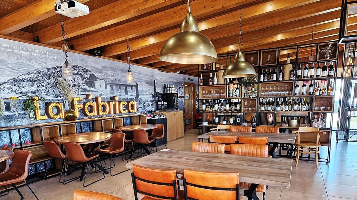 Interior del restaurante La Fábrica, en la pedanía Los Lobos de Cuevas del Almanzora.