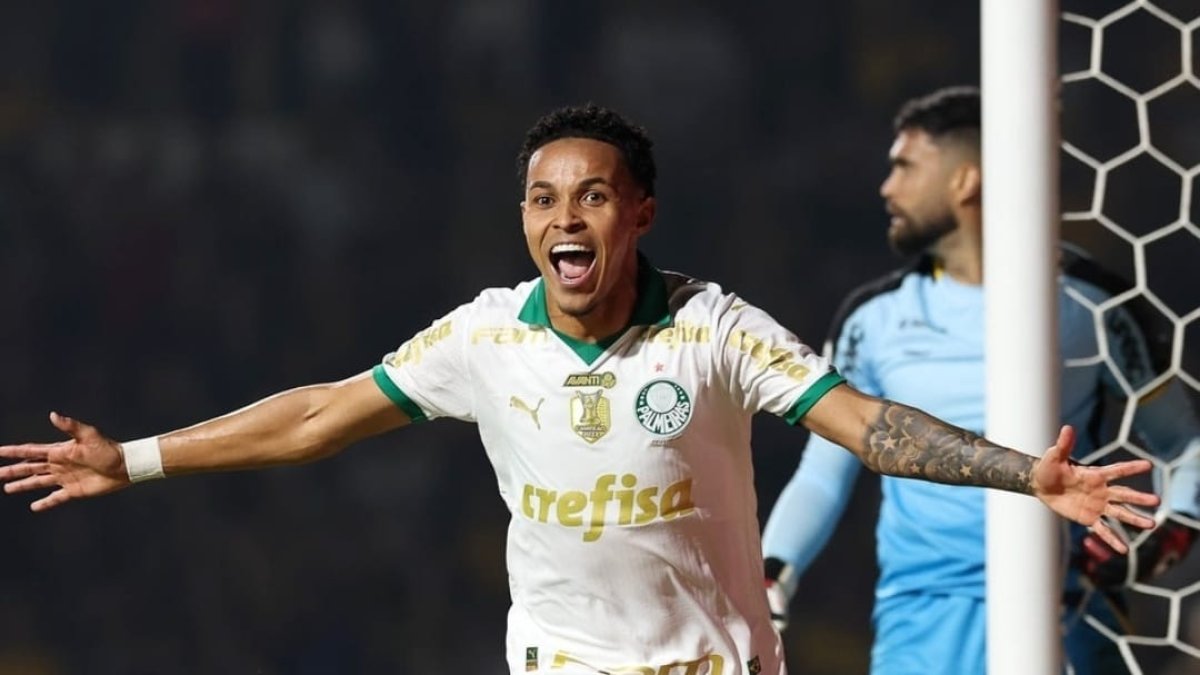 Lázaro ha estado cedido en el Palmeiras.