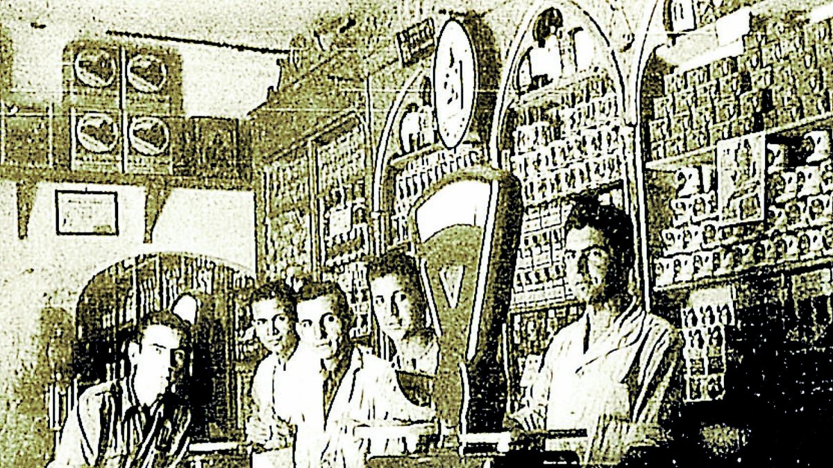 La tienda contaba con un grupo de empleados numeroso.