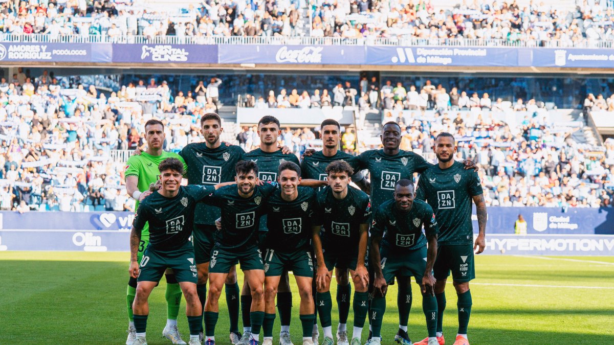 El once del Almería en La Rosaleda de Málaga.